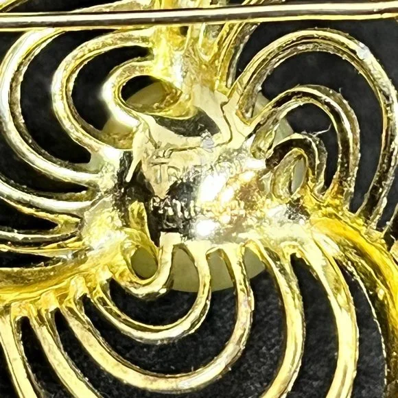 Crown Trifari Gold Tone Faux Pearl & Rhinestone Earrings & Brooch Set (3681) - Picture 4 of 8